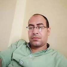 ما هو الشئ الذي يتحرك بسرعة ثابتة مهما اختلفت الظروف المحيطة به ؟ الصف  الثالث الاعدادي الوحدة الاولي