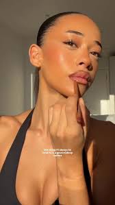 Toasty makeup 🍞 , @rhode glazing milk & blush , @kyliecosmetics skin tint  as a base, mascara & lip liners , @rimmellondon concealer