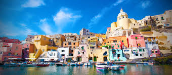 Procida è un comune di circa diecimila abitanti della provincia di napoli. Isola Di Procida Cosa Vedere Dove Pernottare E Come Raggiungerla Viaggia In Campania