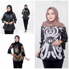 Jangan sampai kamu ketinggalan, yuk simak model baju yang. Model Baju Batik Atasan Wanita Terbaru Graha Batik