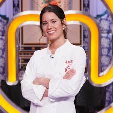 Ángela Gimeno, ganadora de MasterChef 12, sobre su Poncheese Cake: "No solamente es una tarta de queso, es un bocado que nos reúne alrededor de la mesa, fresco, divertido"