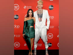 Louis for a unique stripped down, intimate live. Machine Gun Kelly Carries Megan Fox Into Crowded Studio For Snl Taping The Daily Guardian