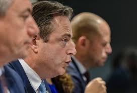 Güncel ve son dakika jan jambon gelişmeleri hürriyet jan jambon jan jambon ile ilgili tüm haberleri ve son dakika jan jambon haber ve gelişmelerini bu sayfamızdan. N Va Als De Premier Opstijgt Naar Marrakech Stappen Wij Uit De Regering De Morgen