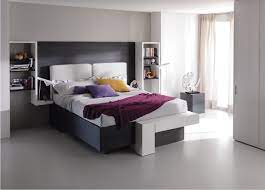 Belle è un letto con testiera imbottita sagomata che si distingue per la sua forma classica rivisitata in chiave moderna. Cargo Letto Moderno Con Testiera Imbottita