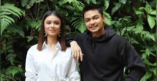 Kongsi foto berpegangan tangan, rakan selebriti mahu syafiq kyle & mimi lana segera kahwin! 5 Tahun Menyulam Kasih Hubungan Cinta Mimi Lana Dan Syafiq Kyle Putus Di Tengah Jalan