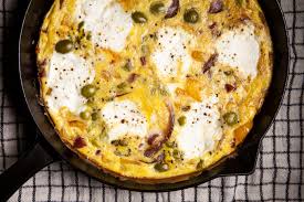 Frittata con salame e formaggio. Ricetta Facile Frittata Di Olive Salami E Peperoni