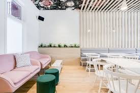Un Nouveau Cafe Boutique Bien Gourmand Ouvre Sur Saint Denis Tasseau Bois Interieur Maison Mobilier Jardin