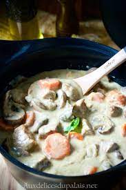 La blanquette ou blanquette de veau ou blanquette de veau à l'ancienne est une recette de cuisine traditionnelle de cuisine française, à base de viande de veau cuite dans un bouillon avec carotte, poireau, oignon et bouquet garni. Blanquette De Veau Recette Facile Sans Vin Aux Delices Du Palais