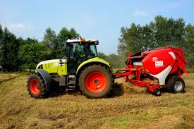 Gratis Afbeeldingen : landvoertuig, voertuig, tractor, veld-, Landbouwmachines, landbouw, grasland, farm, landelijk gebied, gras, vervoer-, Boer, bodem, plantage, boom, gewas, fabriek, autoband, landschap, off-road voertuigen, auto, weide 6000x4000 ...
