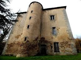 Avec tout ça, trouver un château à vendre deviendra plus facile !. Limousin Manoir Medieval A Vendre