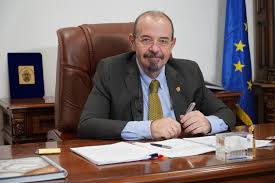 Acesta a vorbit deschis despre perioada în care era supraponderal și avea tendința de a „prăbuși frigiderul cât a mâncat cel mai mult cristian popescu piedone primarul sectorului 5, cristian popescu piedone povestea în emisiunea lui denis rifai, că avea perioade în care dobora recordurile. Primarul Piedone AfirmÄƒ CÄƒ DispoziÅ£ia Pe Care A Dat O Privind Reducerea Programului Unor AgenÅ£i Economici Are La BazÄƒ Prevederi Din Codul Administrativ