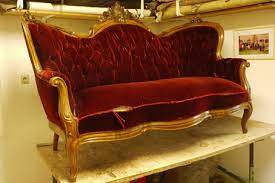 Altes sofa stock photos and images. Antikes Sofa Polstern Und Restaurieren