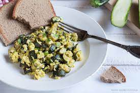 In italian, the masculine zucchino (plural: Uova E Zucchine Strapazzate Secondo Piatto Leggero Facile Da Cucinare