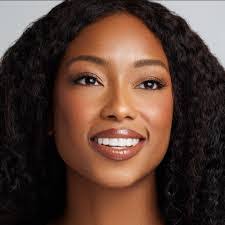 Clarissa Hendrix's Instagram, Twitter & Facebook