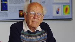 Jodrell Bank: 'Towering figure' in radio astronomy dies at 102