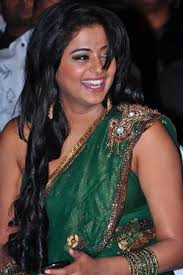 Today i am going to share with you the hot saree navel photos of bollywood saree navel photos, south actress saree navel photos and much more. Priyamani Hot Saree