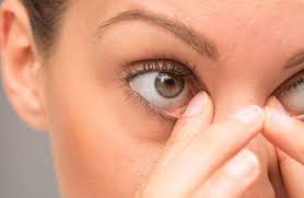 Why Do I Wake Up With Puffy Eyes Every Morning Puffy Eyes Eyes Swollen Eyes
