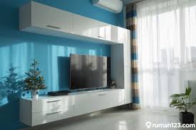 ️ memiliki rumah yang indah dan nyaman merupakan impian setiap orang. 9 Desain Ruang Tv Minimalis Dengan Kombinasi Biru Tampak Lebih Estetis Rumah123 Com