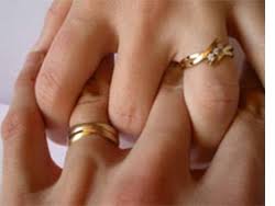 Bu nedenle aile geçimsizliğine karşı okunacak dua ve aile huzuru için okunacak dualar kişilere yardımcı olur. Eve Gelmeyen Kocaya Okunacak Dua Kocayi Kole Etme Duasi Nedir Nasil Yapilir Ask Buyusu Buyu