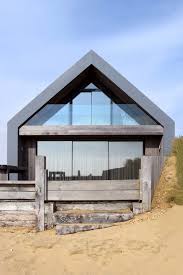 Epingle Par Yura Fidyk Sur Architecture Maison Grange Moderne Pignon Maison Maisons De Plage