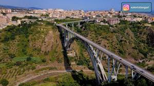 Il ponte costanzo, che collega ragusa a modica. Ponte Morandi Viadotto Bisantis Di Catanzaro Youtube