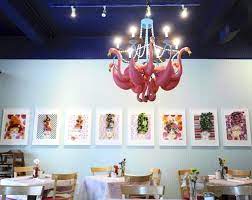Restaurant Review Cafe Hon Is Ready For Prime Time Restaurant Decor Kitchen Nightmares Decor