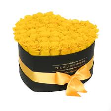 I have recently tried and tested many such products and this box of 9 roses looked very impressive, but as soon as i received the box, i met with few disappointments. Yellow Roses Black Love Box The Million Roses