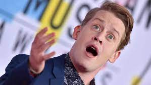 Allein im central park begegnet kevin einer frau, die tauben füttert, und freundet sich nach kurzem schreck über ihre erscheinung mit ihr an. Kevin Allein Zu Haus Das Macht Macaulay Culkin Heute Musikexpress