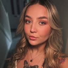 Bella Willis (@bellawilliss)