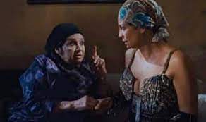 شاركت الفنانة المصرية سوسن بدر متابعيها عبر شبكات التواصل الاجتماعي صورة حفيدتها ملك التي أثارت انتباه الجمهور بسبب حُسنها ونشرت بدر الصورة عبر حسابها الرسمي في تطبيق إنستغرام، وعلّقت عليها بطرافة: Ø£Ø®Ø±Ù‡Ø§ Ù…Ø´Ù‡Ø¯ ÙˆÙØ§ØªÙ‡Ø§ ÙƒÙ… Ù…Ø±Ø© Ø£Ø¨ÙƒØª ÙÙŠÙ‡Ø§ ÙƒØ±ÙŠÙ…Ø© Ù…Ø®ØªØ§Ø± Ø§Ù„Ù…ØµØ±ÙŠÙŠÙ† Ø§Ù„ÙŠÙˆÙ… Ø§Ù„Ø³Ø§Ø¨Ø¹