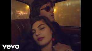 La vie en rose music by louiguy french lyrics by édith piaf english lyrics by mack david performed by thomas dutronc and billy gibbons see more ». Thomas Dutronc La Vie En Rose Clip Officiel Ft Billy Gibbons Youtube