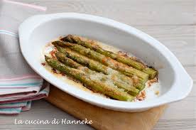 Gli asparagi al forno sono un gustoso secondo piatto: Asparagi Gratinati Al Parmigiano