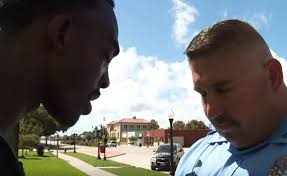 Ex-Häftling betet für Polizist, der ihn acht Jahre vorher festgenommen hat 