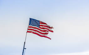 Ο μπέρνι σάντερς, ο 78χρονος γερουσιαστής του βερμόντ και ηγέτης της προοδευτικής πτέρυγας του δημοκρατικού κόμματος, προηγείται στην εσωκομματική διαδικασία που διεξήχθη χθες τρίτη στην πολιτεία νιου χάμσιρ για. Amesh Analysh Ayth Einai H Amerikh H Ka8hmerinh