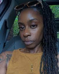 Mary Herbin's Instagram, Twitter & Facebook