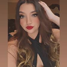 Evette Garza's Instagram, Twitter & Facebook