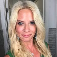 Julie Dewald's Instagram, Twitter & Facebook