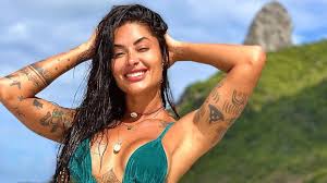 Is she dating or bisexual? 5 Vezes Que Aline Riscado Roubou A Cena Ao Renovar O Bronzeado Vem Verao Metropolitana Fm