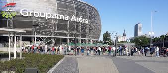 Két órára megállítottak egy szurkolói buszt a német hatóságok, a tűzvédelmi szempontból nem biztonságos molinókat nem engedik be. Elet Stilus Harom Stadion Es Az Operahaz Egy Resze Is Nemzeti Szinekben Fog Viritani A Nemet Magyar Meccs Alatt Hvg Hu