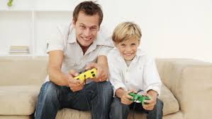 Familia jugndo juegos de mesa animado : El Dia Del Padre Mejor En Familia 38 Videojuegos Y Accesorios Para Consola Para Regalar Y Jugar Padres E Hijos