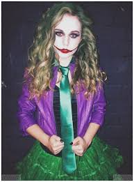 Joker Kostum Selber Machen Ideen Fur Kleidung Schminke Und Accessoires Hall In 2020 Joker Kostum Halloween Kostume Frauen Joker Kostum Damen Selber Machen