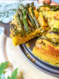 Vegane Frittata Aus Kichererbsenmehl Mit Spargel Und Zwiebel Das Rezept Findet Ihr Auf Meinem Blog In 2020 Spargel Frittata Kichererbsenmehl Erbsen