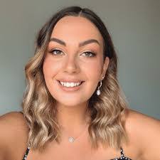 Chelsea Clark's Instagram, Twitter & Facebook