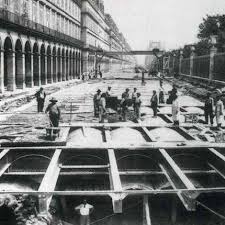 Construction Du Metro En 1904 Rue De Rivoli I Ve Always Wanted To See How A Metro Subway Is Built Metro Paris Metro Parisien Paris