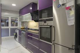 Al momento de elegir nuestra cocina se deberán tener muchos aspectos en cuenta. Cocina Moderna En Color Berenjena Cocinas Suarco Fabrica Y Diseno De Cocinas