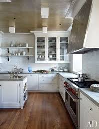 Michael S Smith Revamps An Airy Duplex On Chicago S Gold Coast Kitchen Design Trends Kitchen Design Home