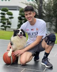 Play 🏀 together mou? @coco_thebordercollie_gan 🐶