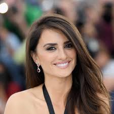 Actress penelope cruz studied classical ballet at a young age, later moving to hollywood, california, to pursue acting. Penelope Cruz Shares Makeup Free Selfie And Her Skin Is Positively Glowing Allure