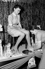 Browse 342 style vestimentaire stock photos and images available, or start a new search to explore more stock photos and images. Histoire De La Mode Et Du Vetement Portail De La Mode