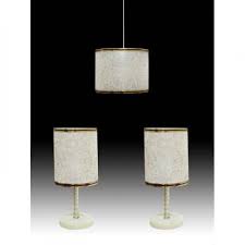 Gösterişli avizeler, eskiden viktorya döneminin estetik anlayışını yansıtan klasik ve barok yatak odası dekorasyonlarında kullanılan bir tasarım unsuruydu. D Light Masal Yatak Odasi Abajur Ve Avize Seti D Light